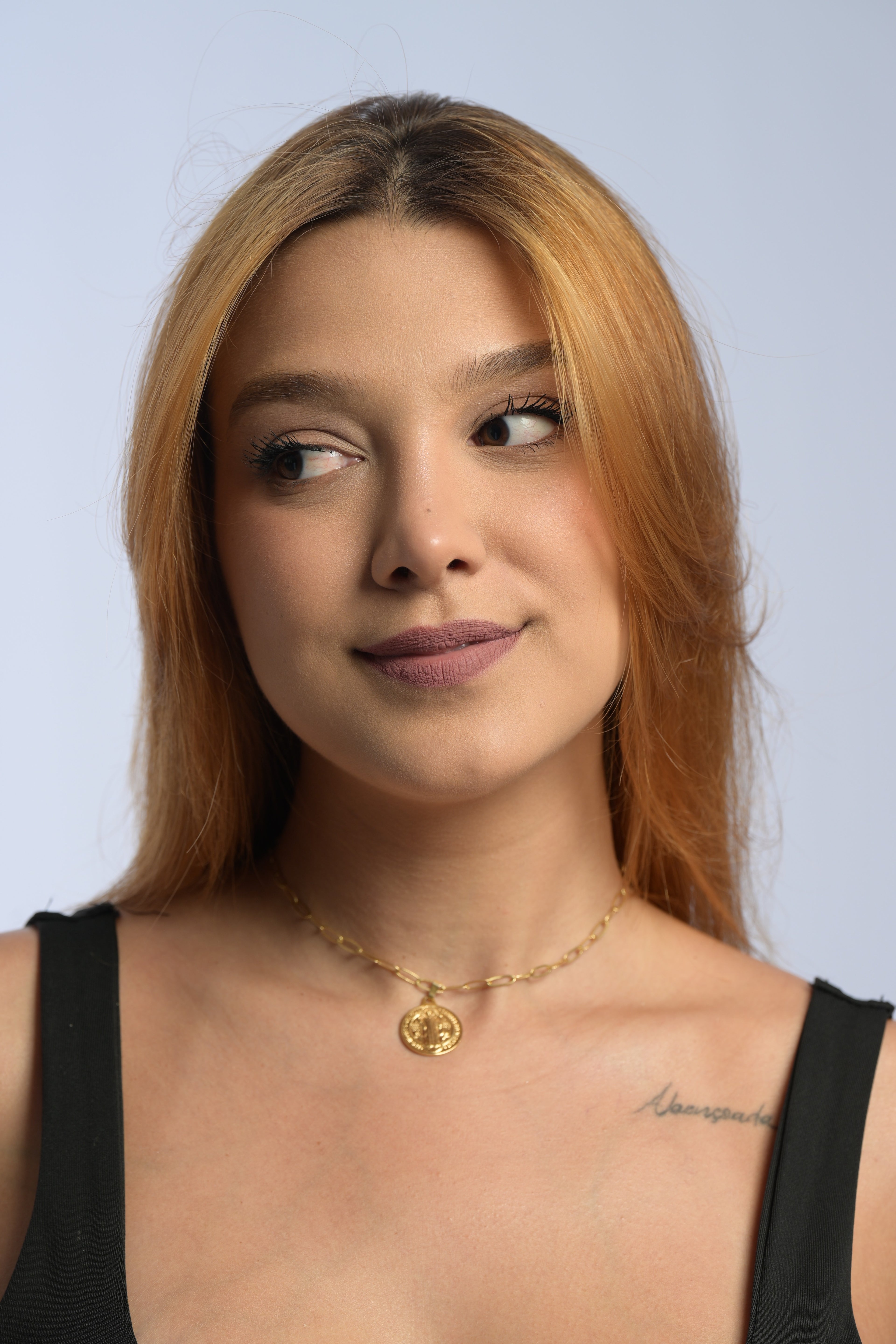 Semijoia Medalha de São Bento – Dourado