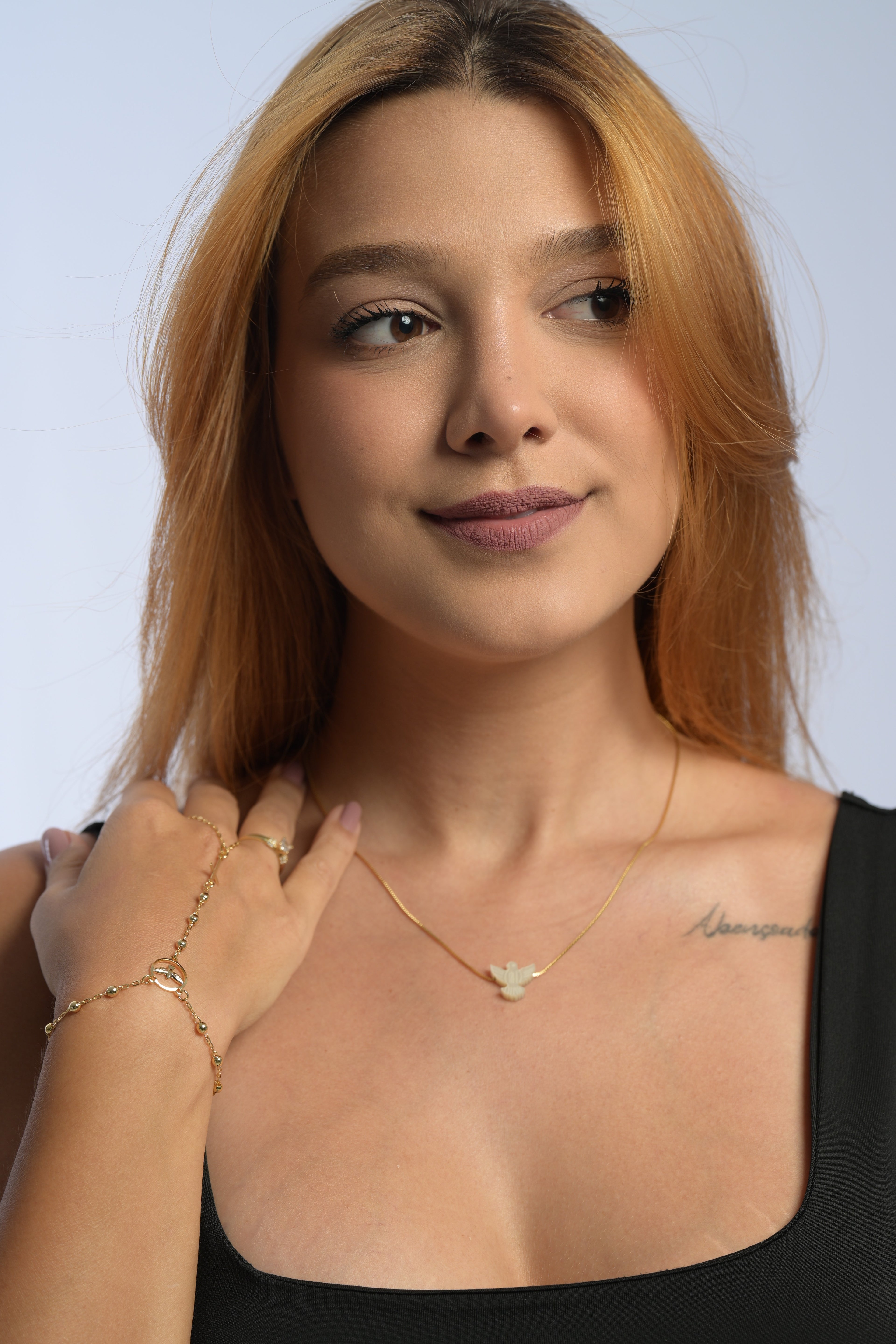 Semijoia Colar Espírito Santo – Dourado