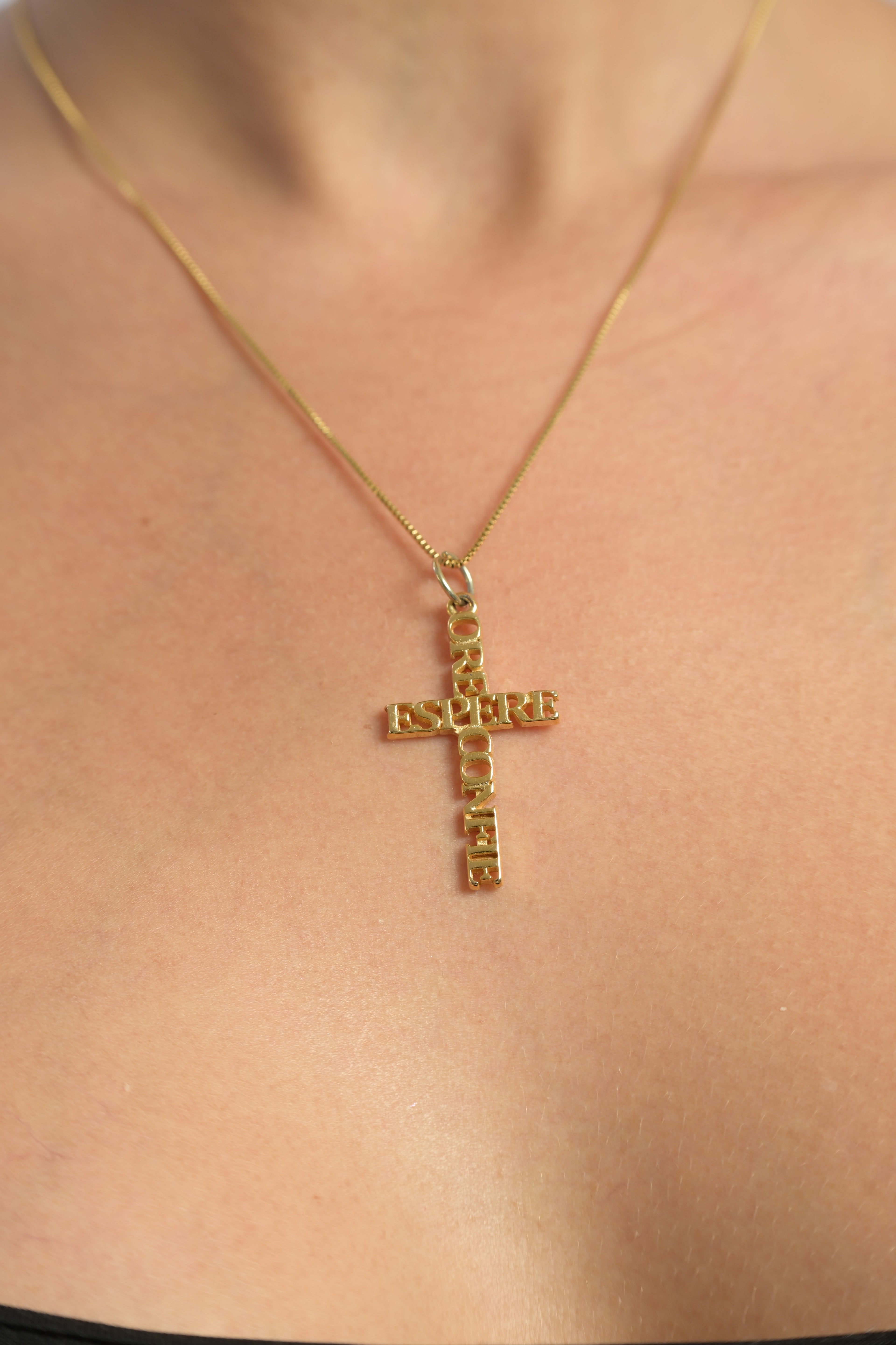 Semijoia Colar Cruz Ore, Espere e Confie – Dourado