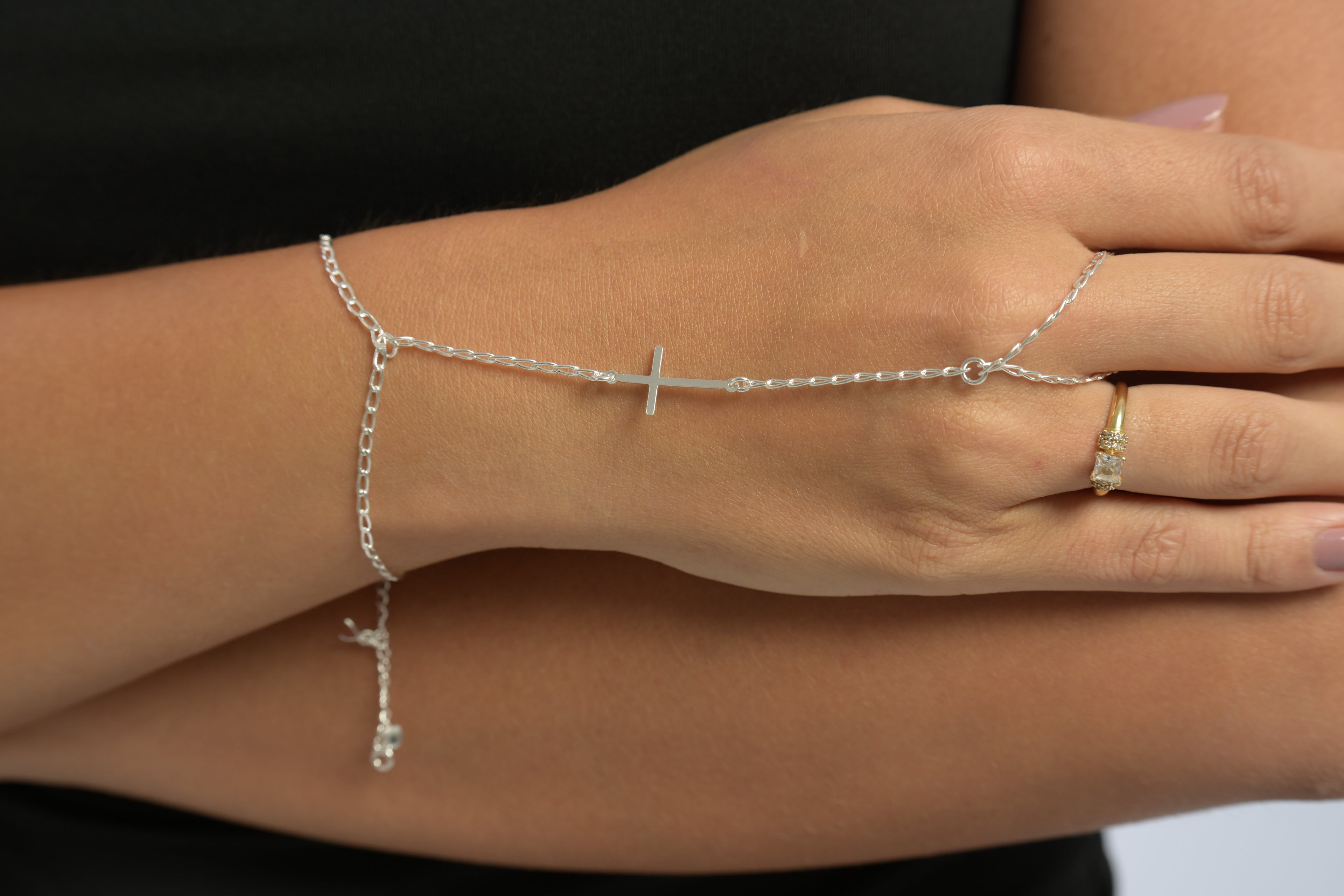 Hand Chain Cruz Prata